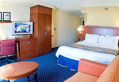 Courtyard By Marriott Pensacola Downtown Hotel Room photo